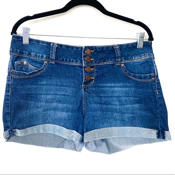 wanna betta butt jean shorts